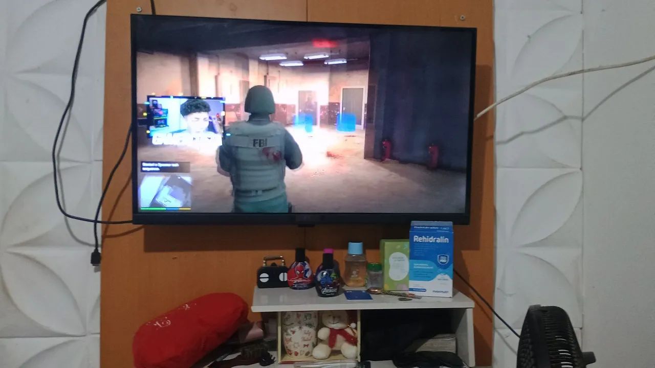Vendo uma tv nova marca LG 32 polegadas acompanham painel cabo e controle - Foto 2