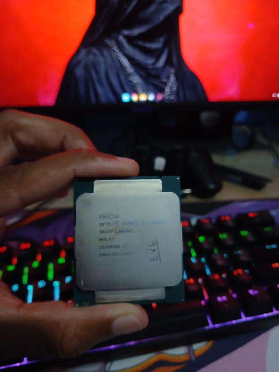 Xeon E5-2666 v3 + Cooler IWCNGOU 90 mm - Novo, sem uso - Peças de