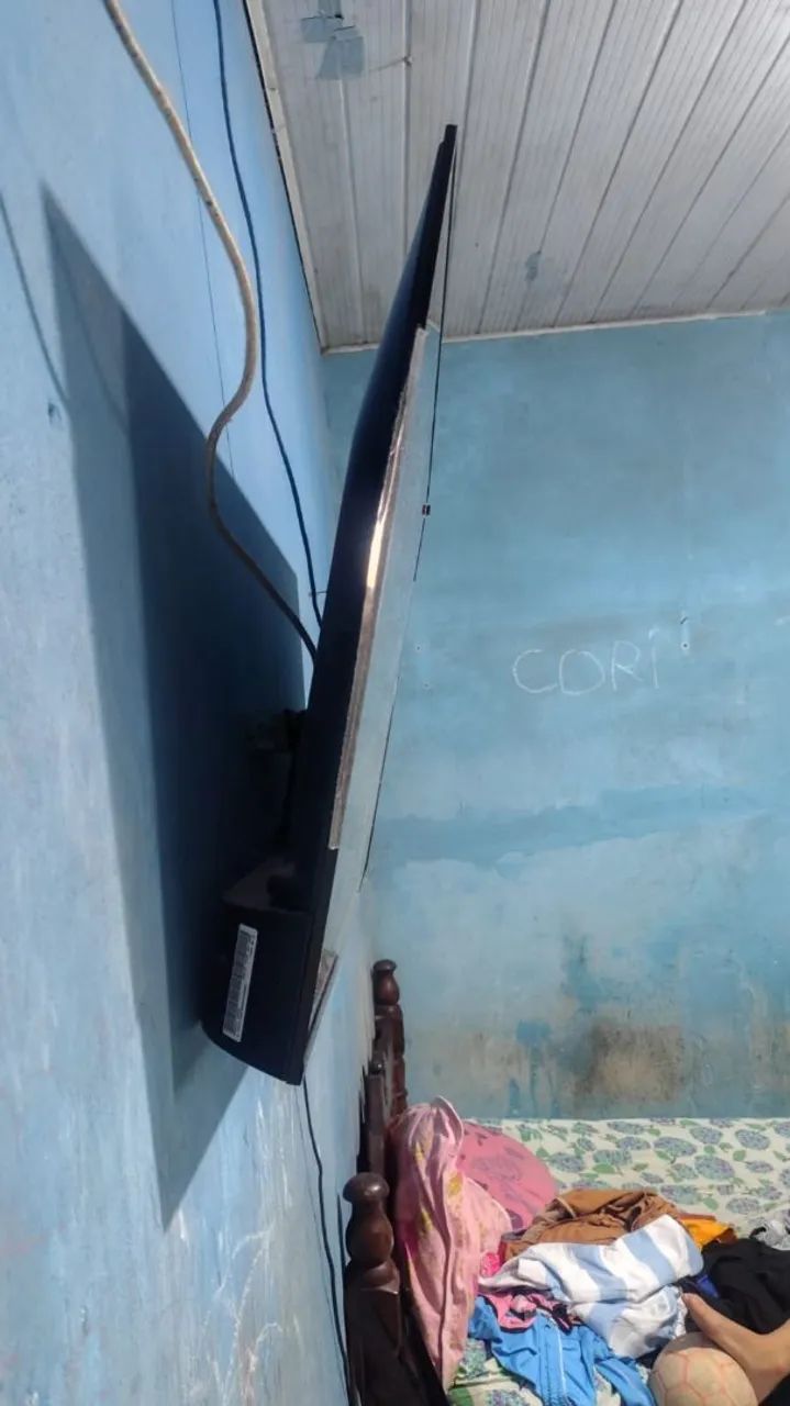 Smartv 43 Polegadas e meses de uso , motivo de viagem 