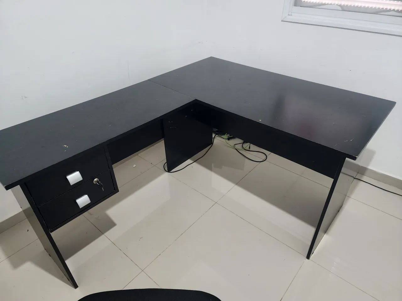Mesa e cadeira de escritório 