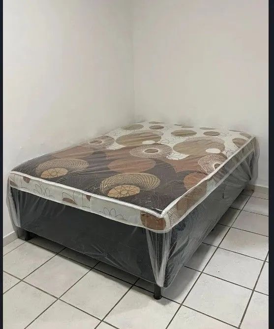 Vendo cama box casal padrão 