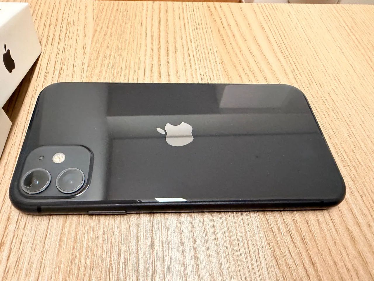 Apple iPhone 11 ブラック 本体 Apple iPhone 11 (64 GB) Preto | Amazon.com.br