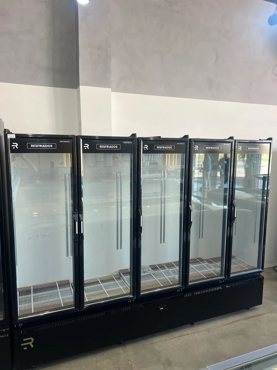 Geladeira expositora 5 portas para resfriados 1640 litros nova  - Foto 2