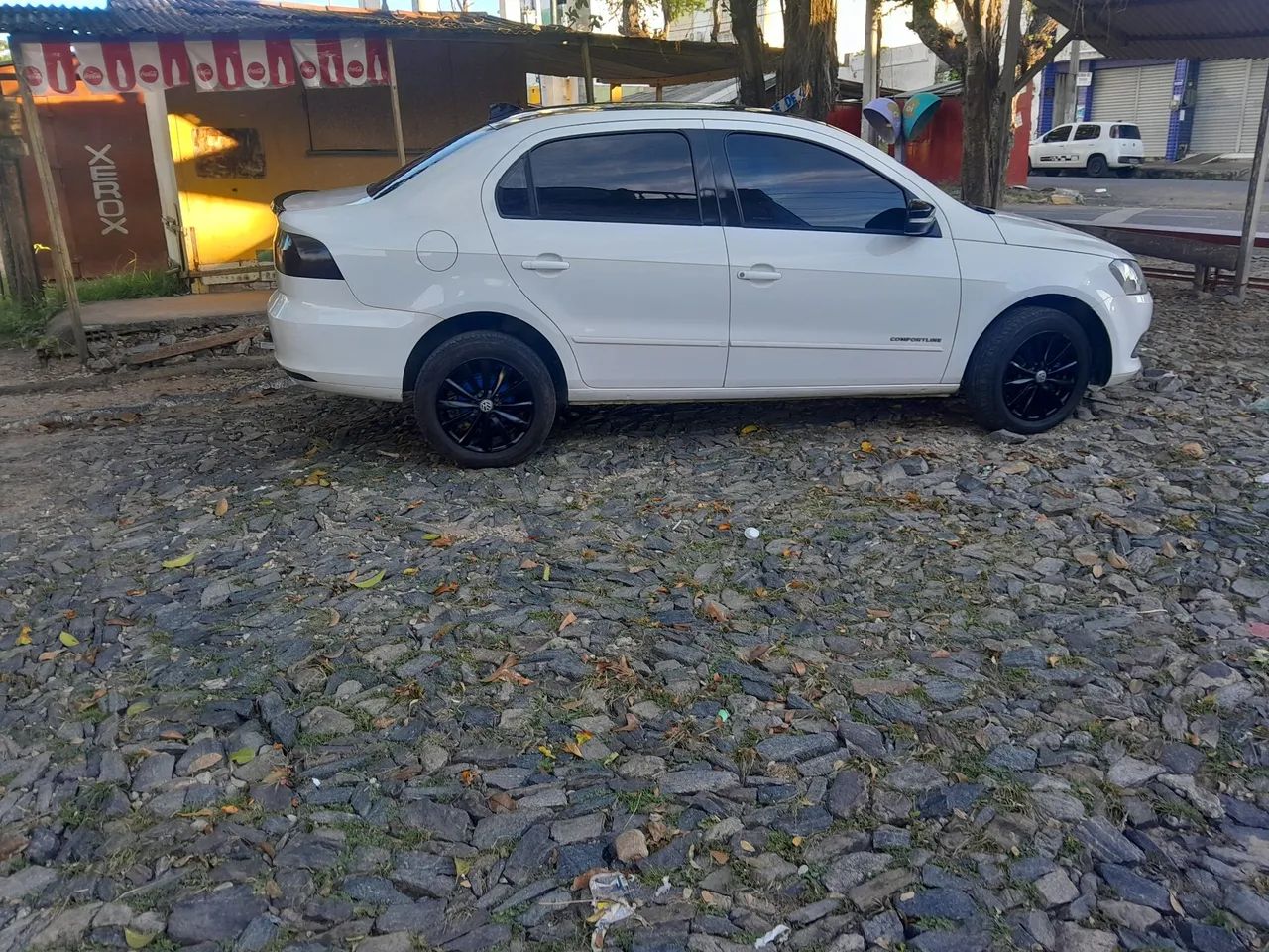 Volkswagen Voyage VOYAGE Comfortline 1.0 T.Flex 8V 4p 2015