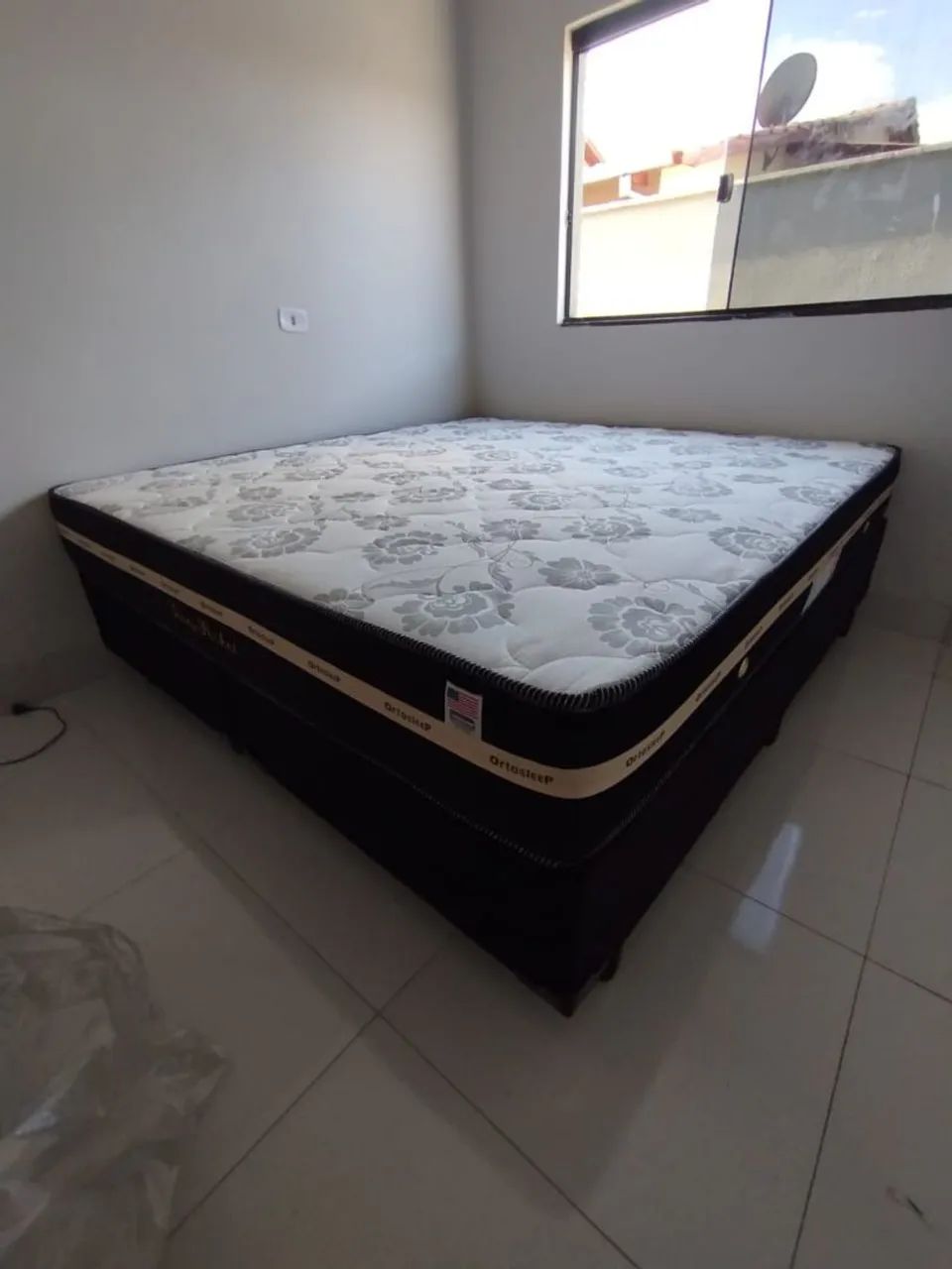 Colchão super king com a base