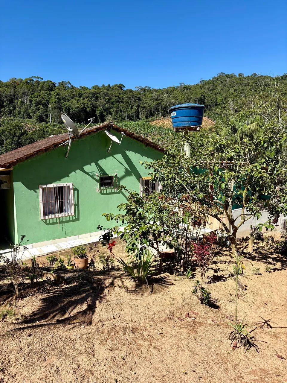 VENDE-SE SÍTIO - 7.500 m² COM DUAS CASAS, POÇO DE PEIXE E POMAR - Foto 2
