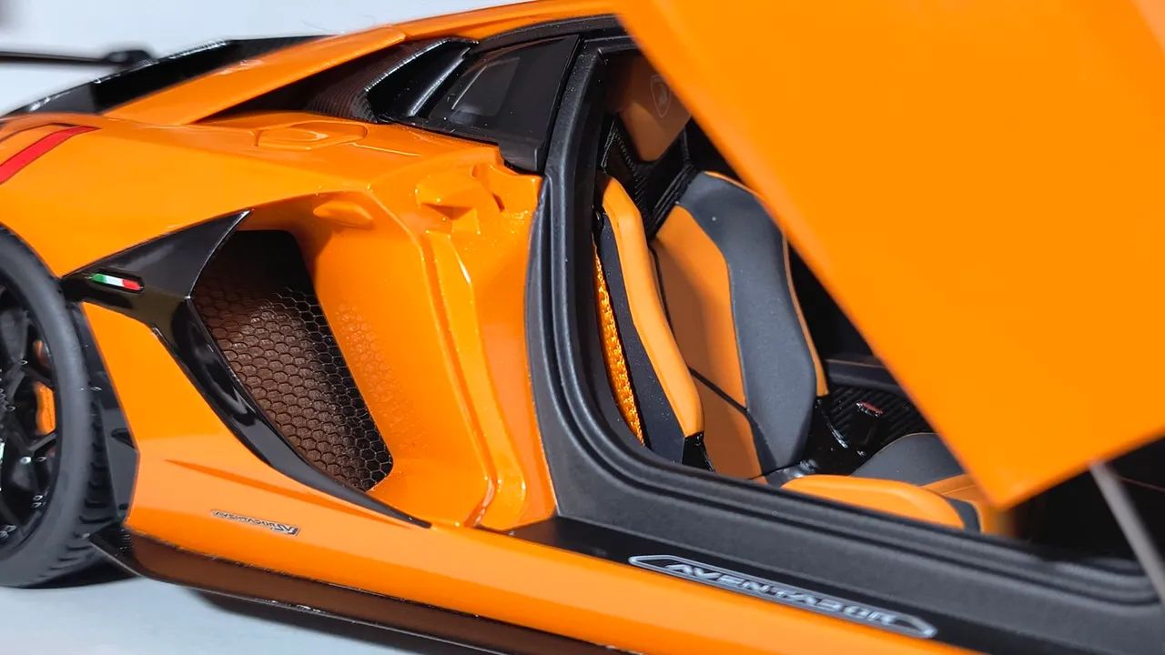 Lamborghini Aventador SVJ Autoart 1:18 Arancio Atlas - Hobbies e