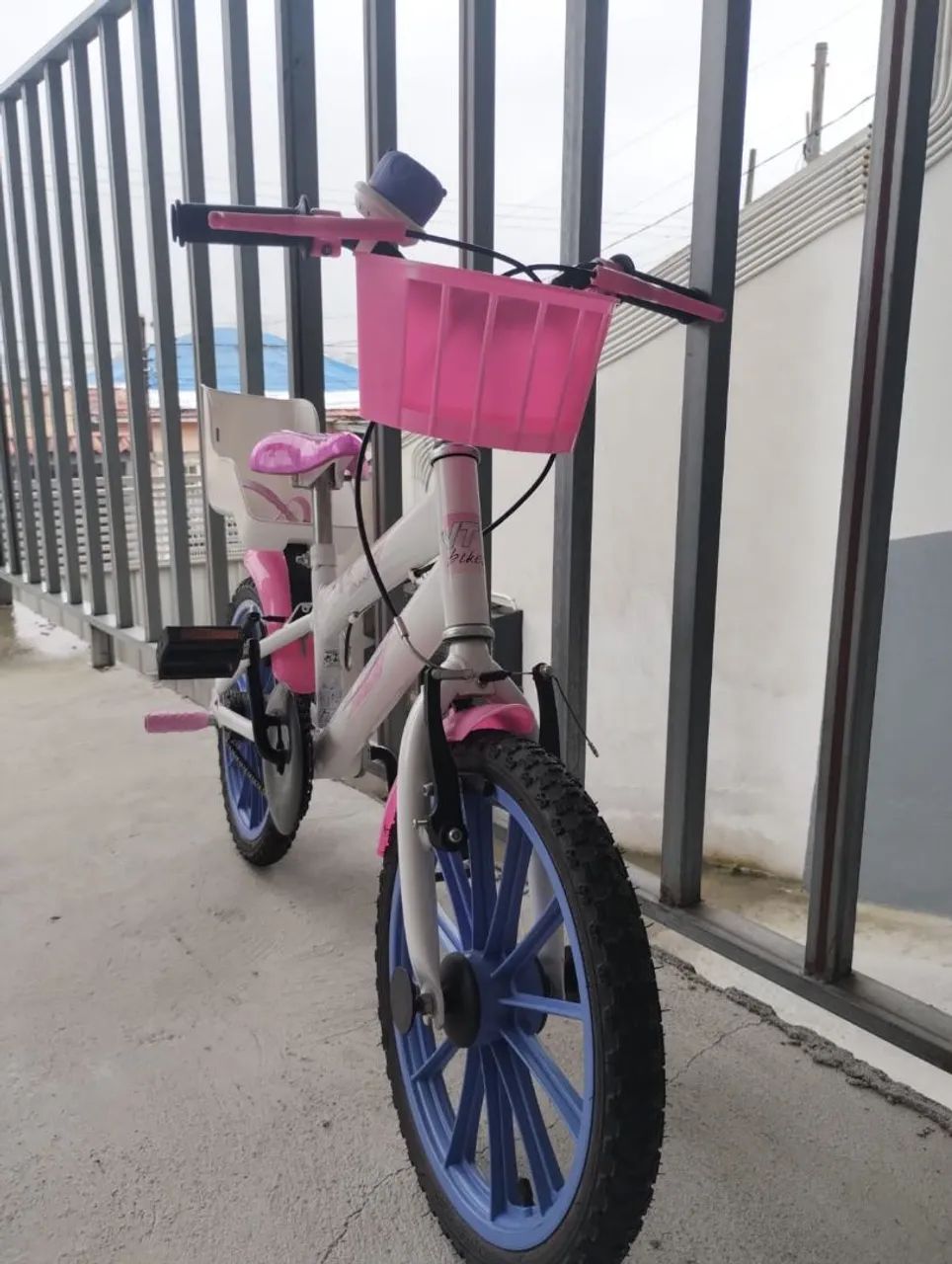 Bicicleta semi nova aro 16 com cadeirinha de boneca.   - Foto 5
