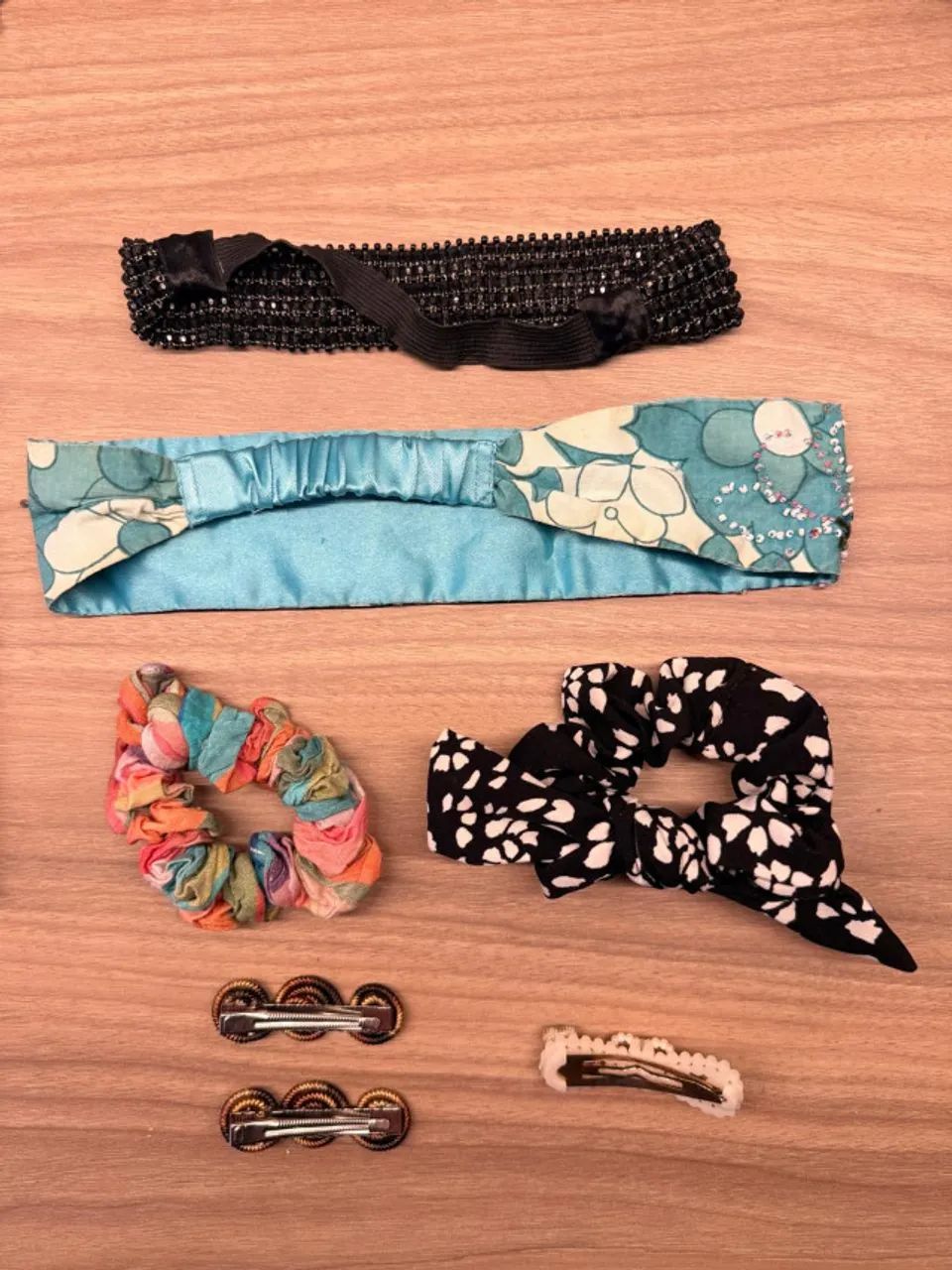 Kit para cabelo: 2 faixas, 2 fru-fru, 3 presilhas  - Foto 3