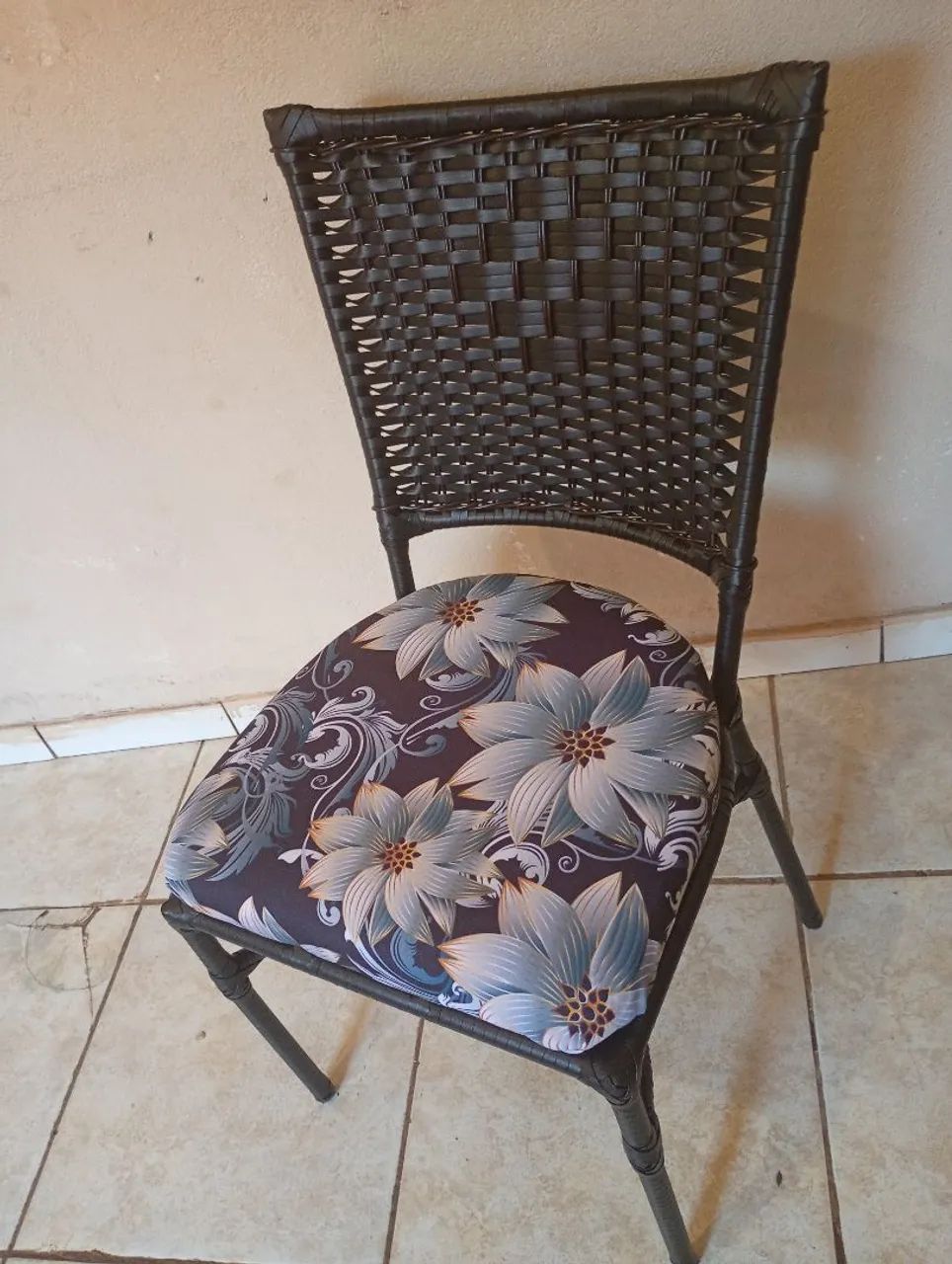 Vendo 4 cadeiras novas de mesa  - Foto 6