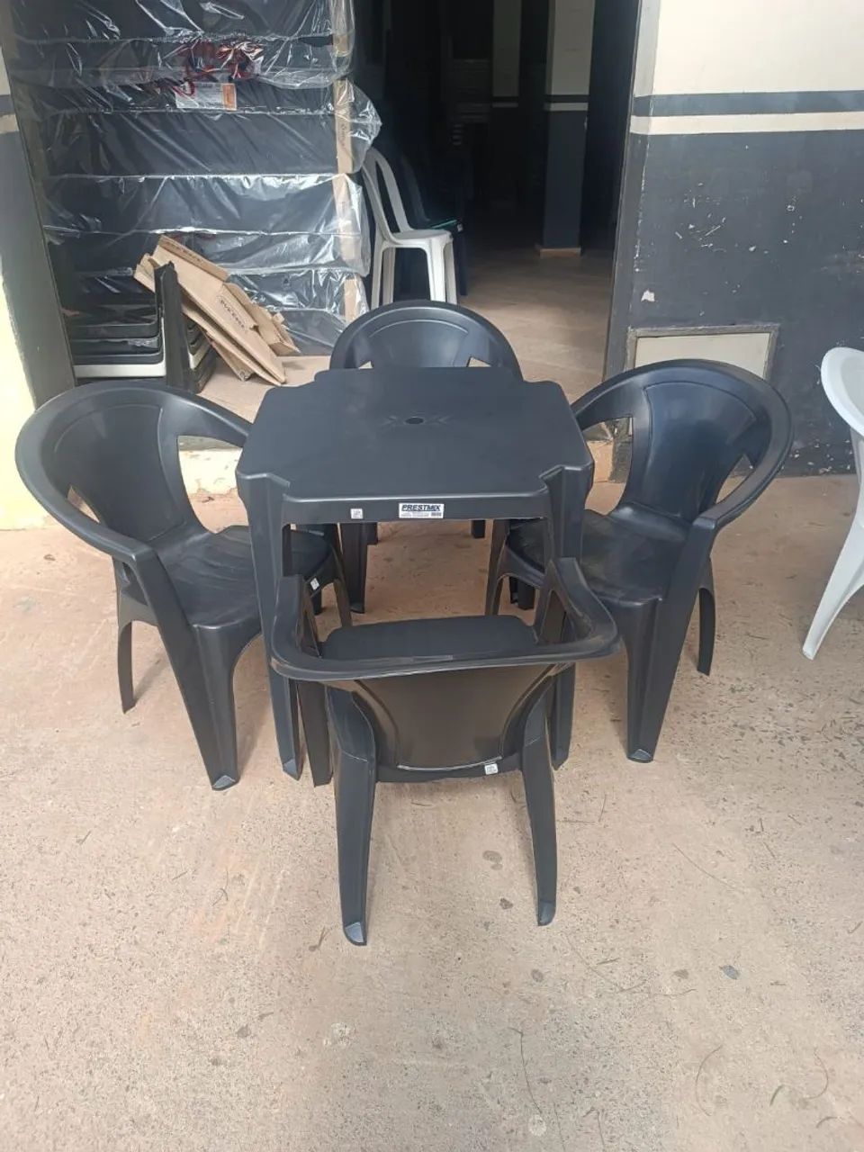 Jogos de Mesas novos com 4 cadeira e 1 mesa.  - Foto 3