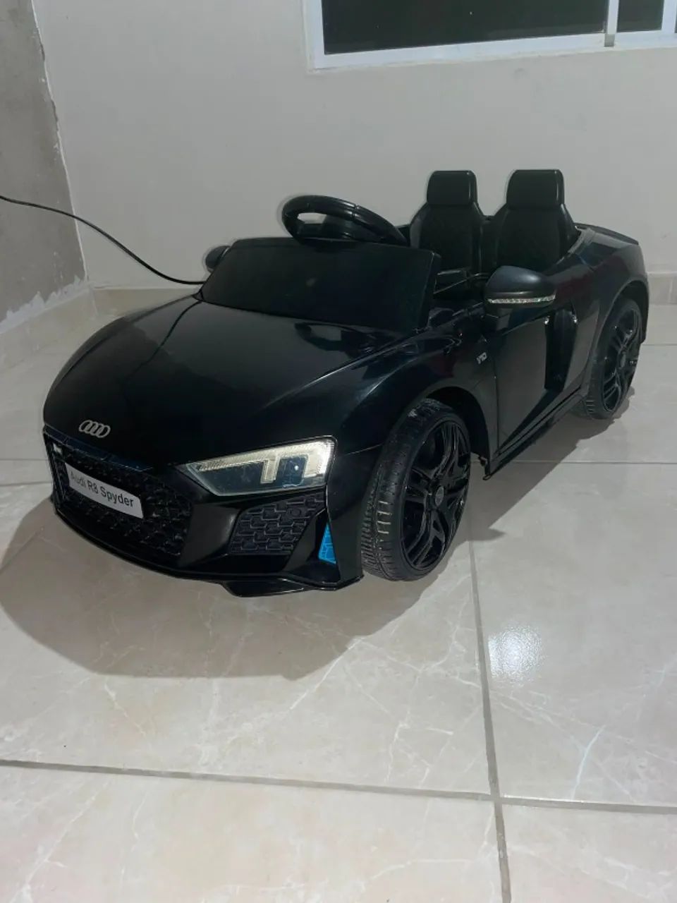 Mini Carro Elétrico - Diversão garantida!