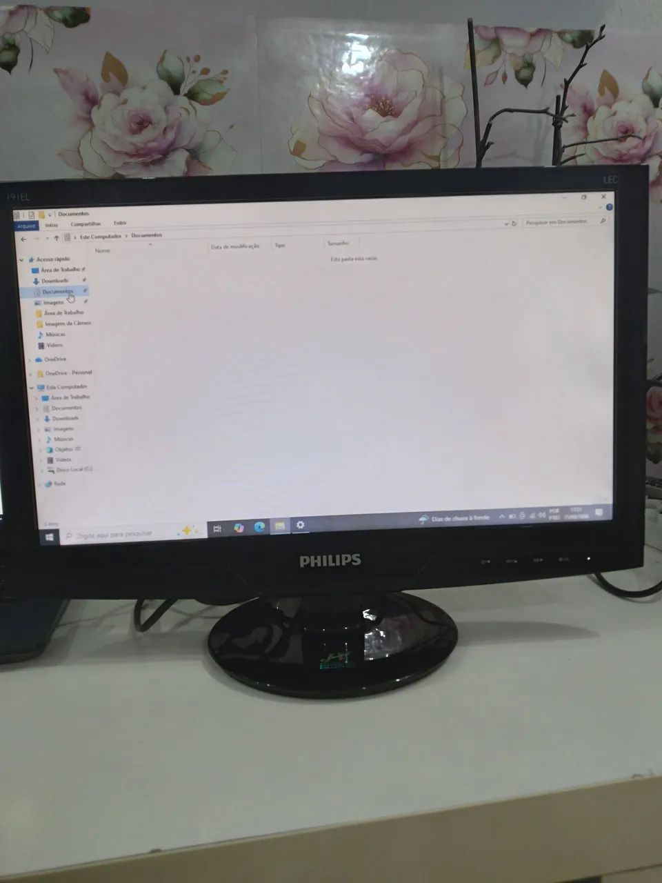 Monitor 19" de led,lindo de imagem, garantia e com os cabos - Foto 2