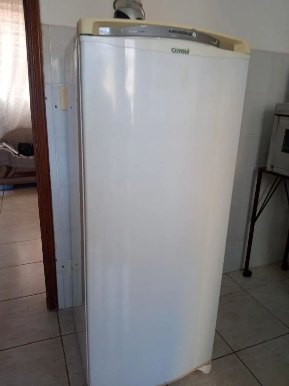 Vendo alguns móveis e eletrodomésticos. 