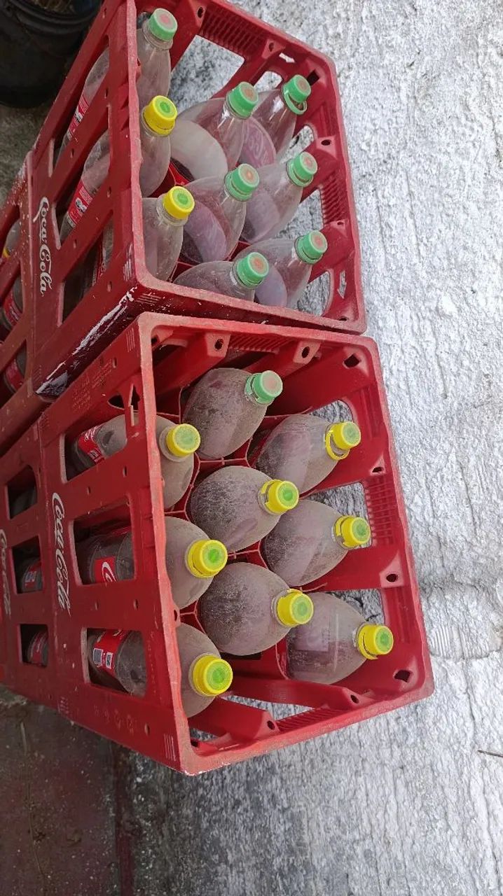 Caixa com garrafa de coca cola retornáveis  - Foto 3