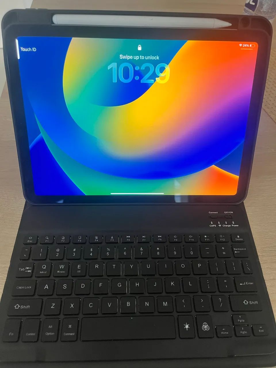 iPad Air 4ª geração + capa com teclado Bluetooth + caneta - Foto 2