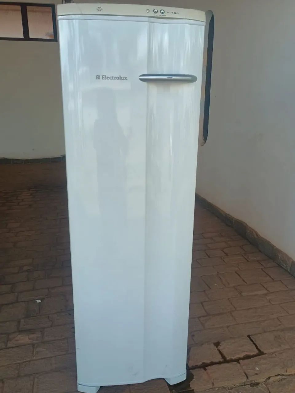 Freezer Vertical Electrolux conservado - Foto 4