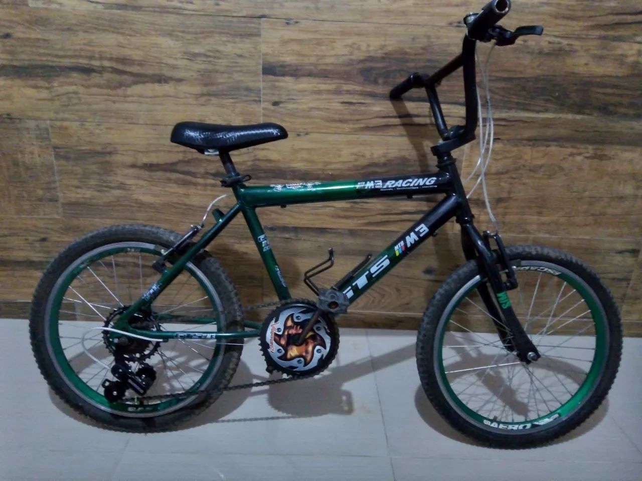 Bicicleta infantil aro 20 - Foto 5
