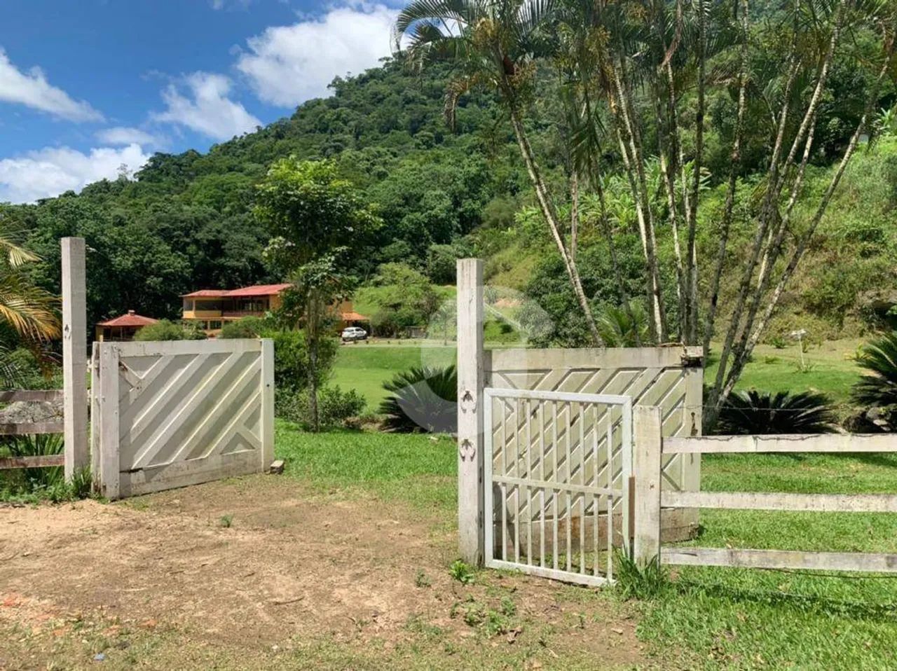 Fantástico Sítio com Cachoeira e Piscina em Saquarema - Foto 2