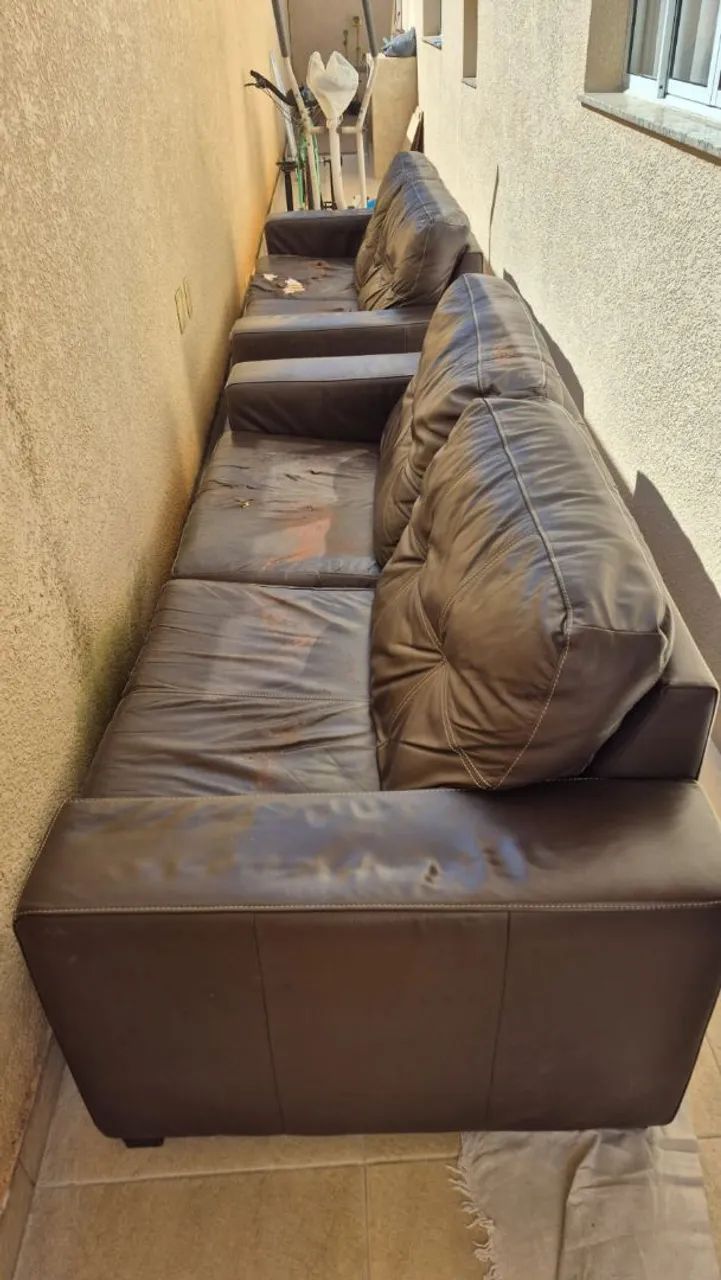 2 Sofás em couros usado( precisa reformar os assentos) - Foto 3