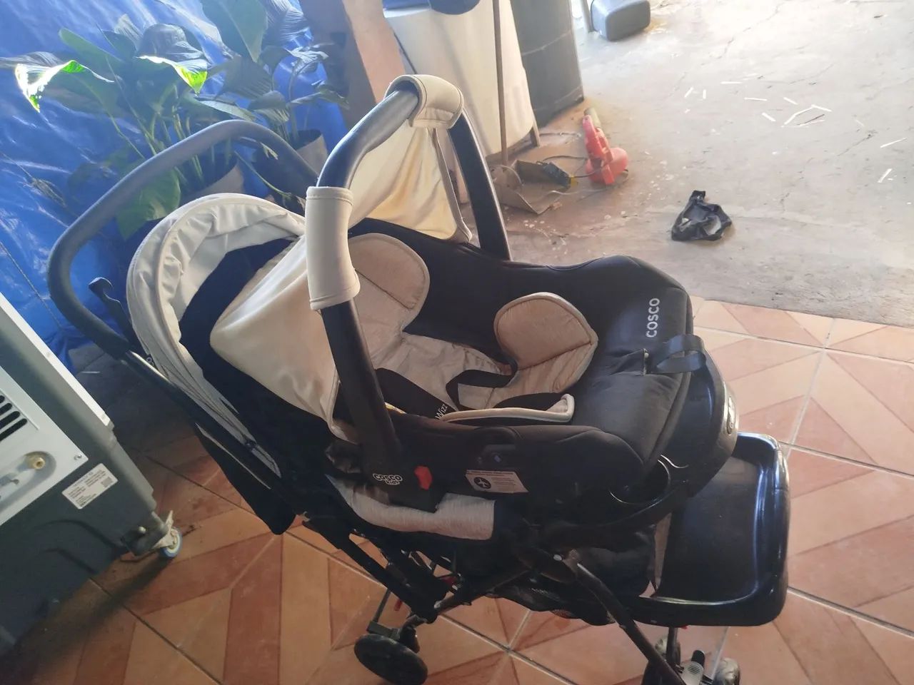Vendo carrinho com BB conforto  - Foto 2