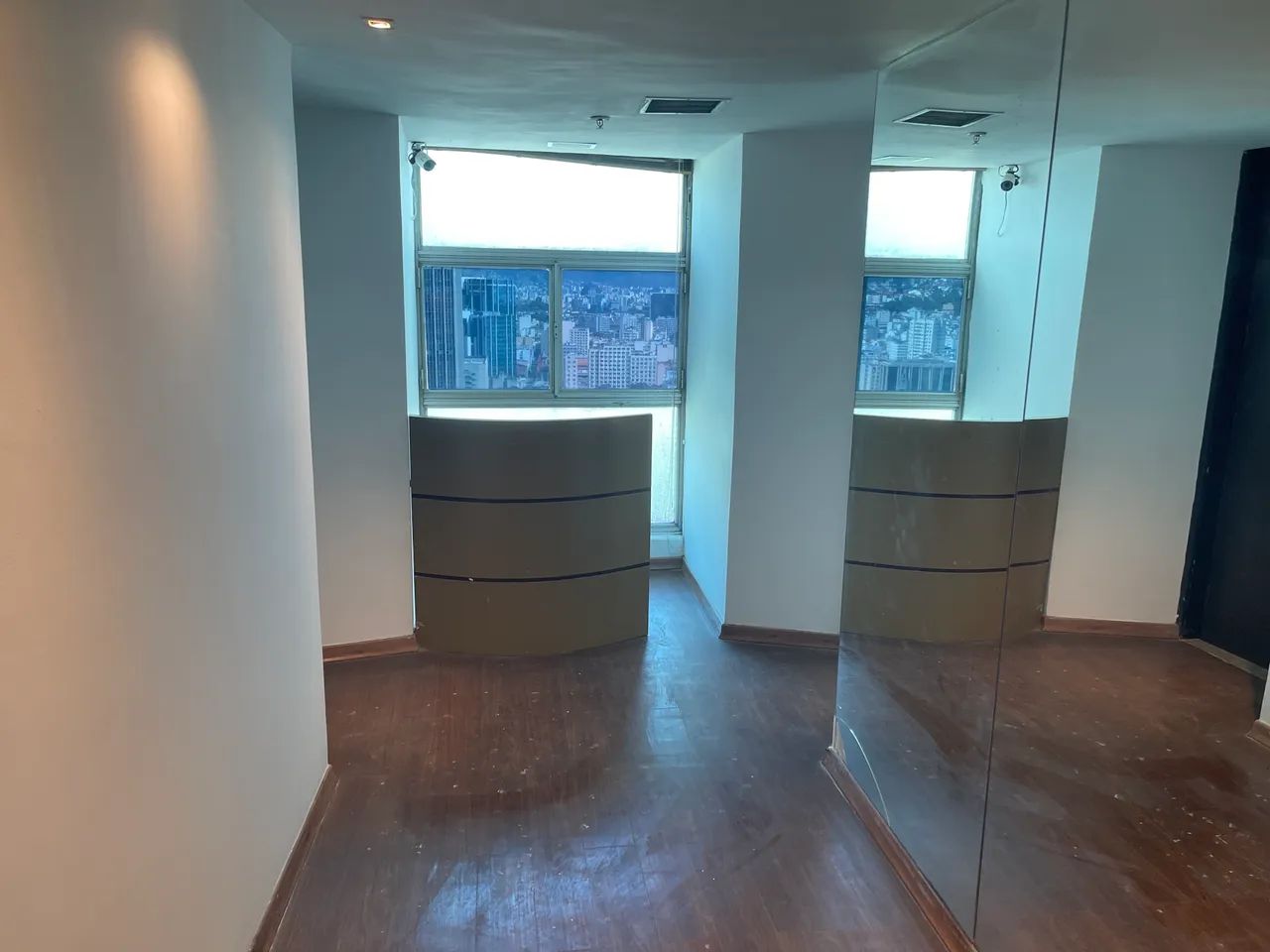 Sala/Conjunto para aluguel e venda possui 130 metros quadrados em Centro - Rio de Janeiro 