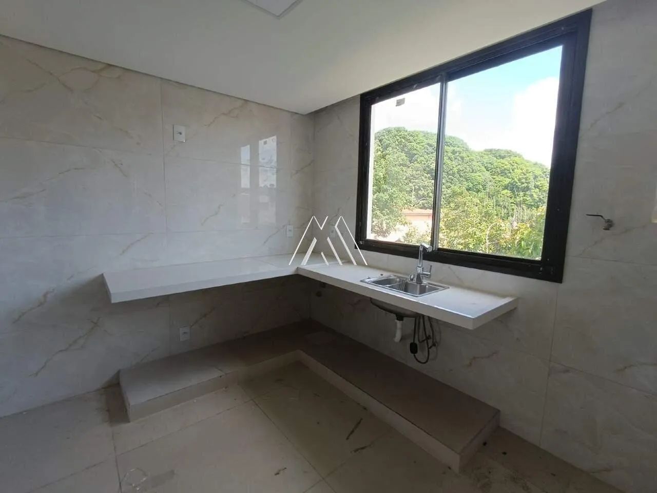 Vendo cobertura em Itaúna com localização em região central! - Foto 5