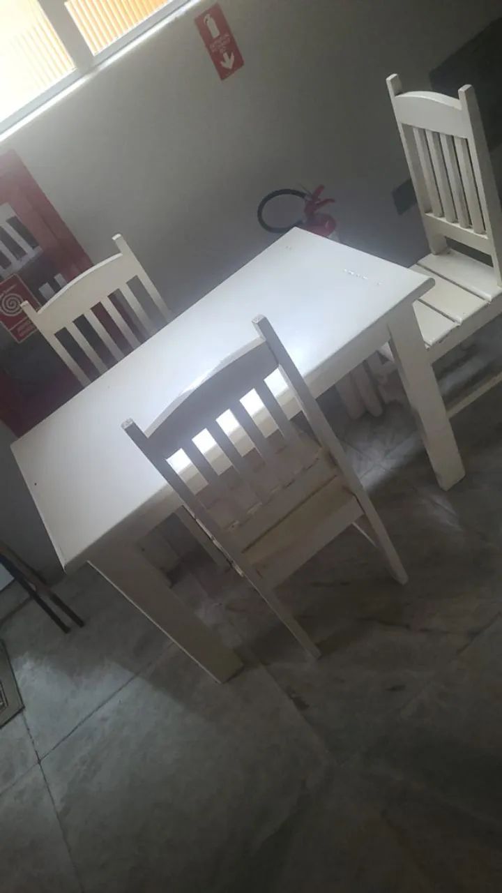 mesa de madeira 4 cadeiras 