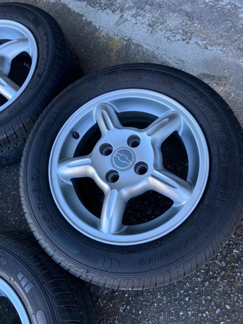 Jogo de rodas GM Pick-up Corsa Sport com pneus - Foto 5