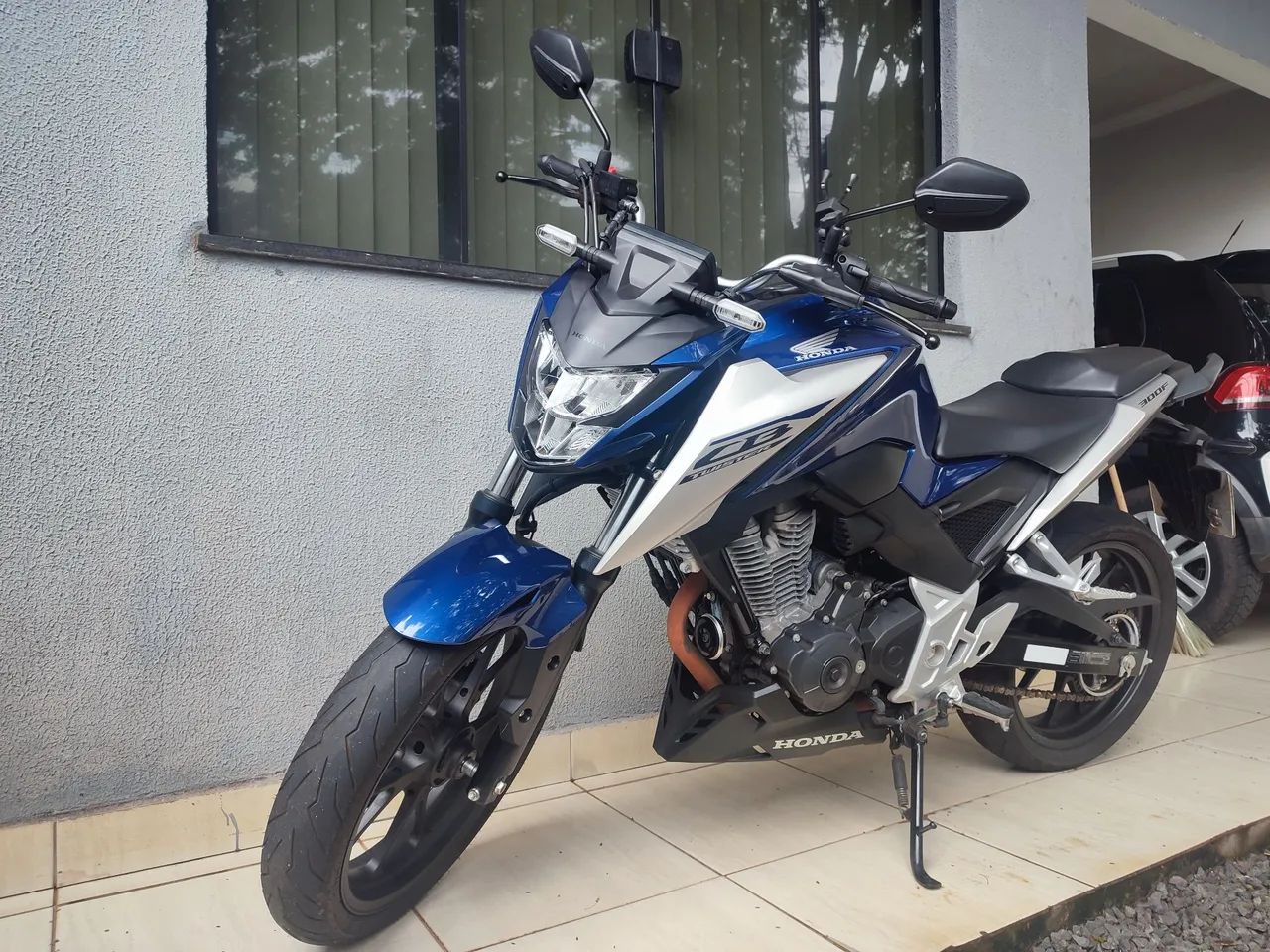 Vendo CB 300F 
