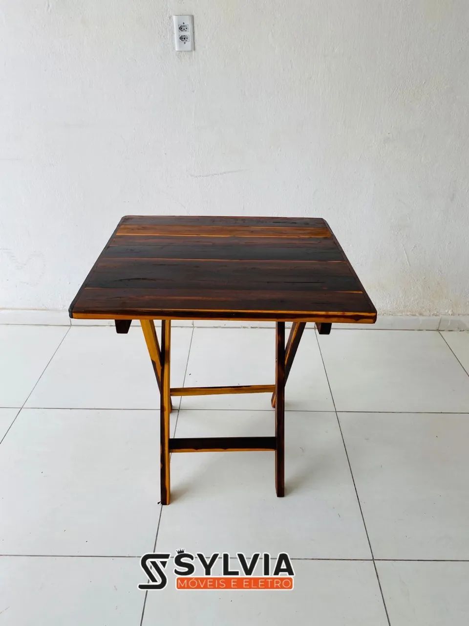 Mesa dobrável 70x70 envernizado 
