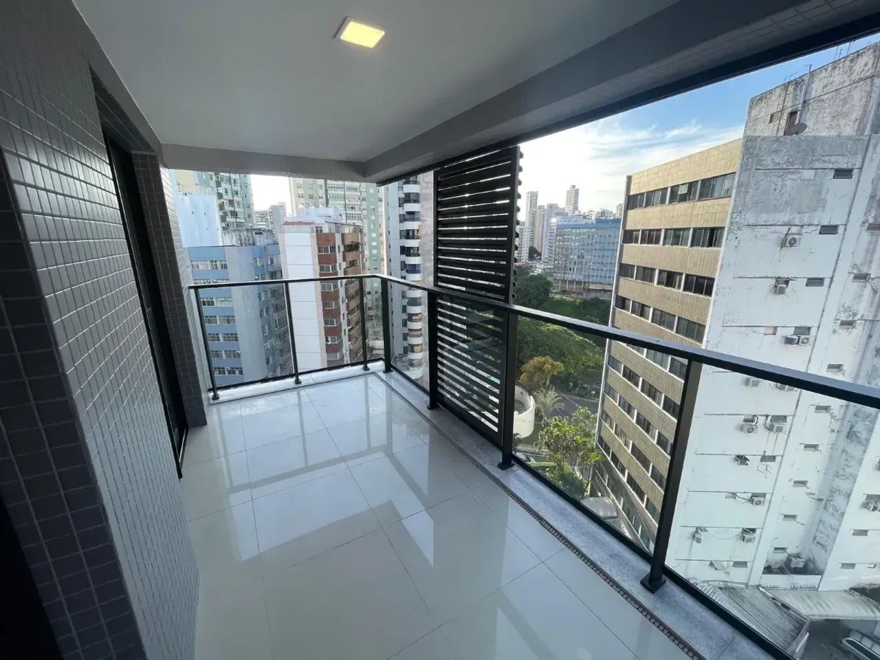 Oportunidade na Graça - Quarto e sala com varanda  32m²