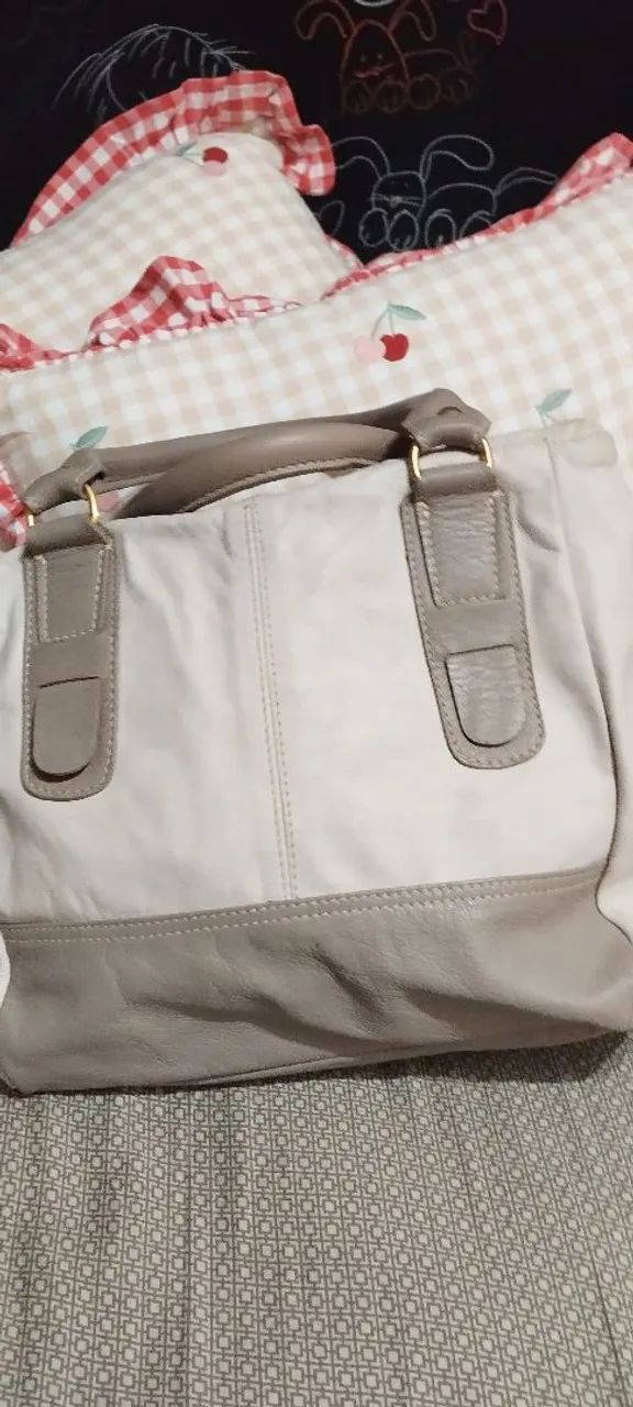 Bolsa de mão, em couro cinza e areia - Foto 4