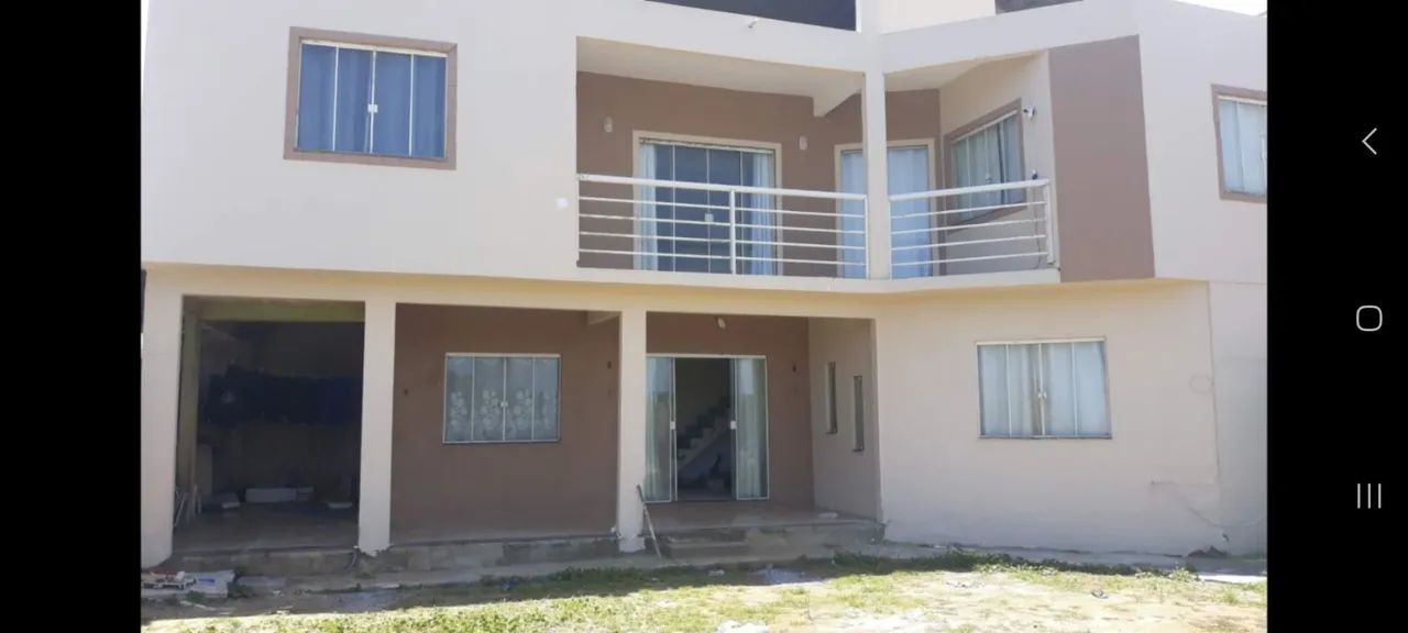 Casa em frente ao mar, em Unamar, Cabo Frio, com 3 pavimentos.