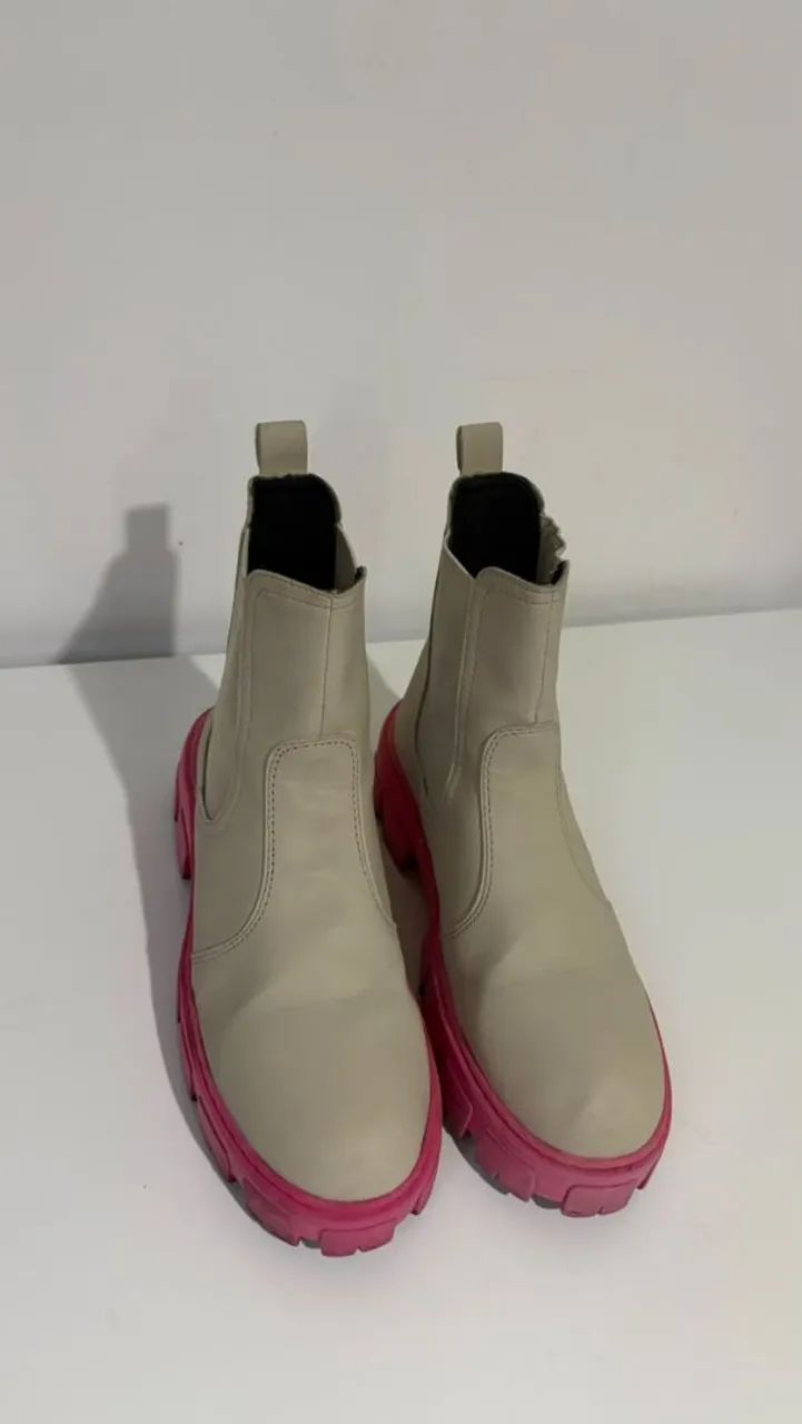 Bota off whit com soldado rosa 39