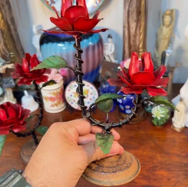 PAR DE PORTA-VELAS EM FERRO ROSAS - Foto 5