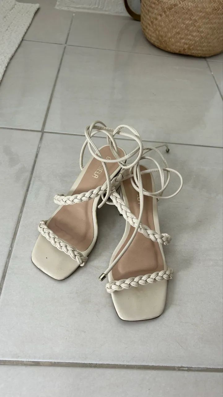 Sandália off white tiras 