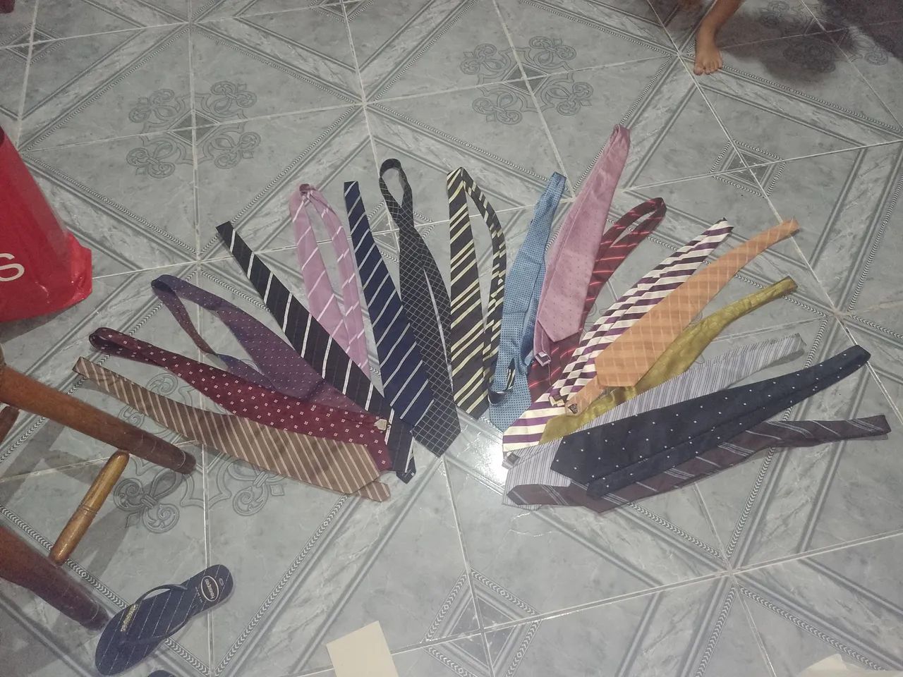 Vendo terno+calça+ gravatas seminovos  - Foto 2