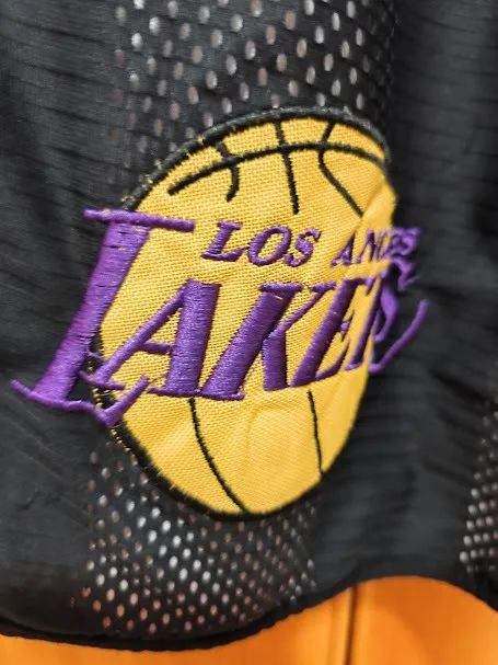 Calça Bermuda Basquete Lakers tamanho M/G - Foto 2