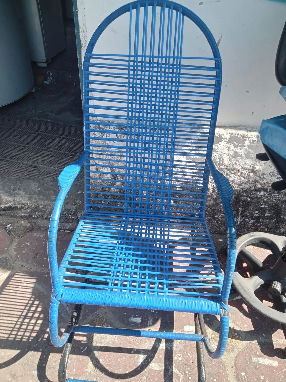 VENDO UMA CADEIRA DE BALANCO BOA  - Foto 2
