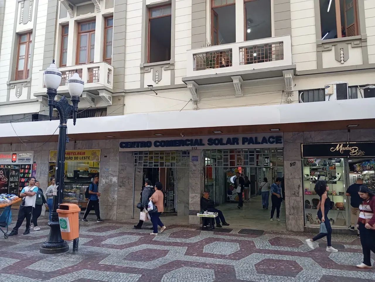 Centro comercial para aluguel possui 25 m², Centro - Juiz de Fora - MG