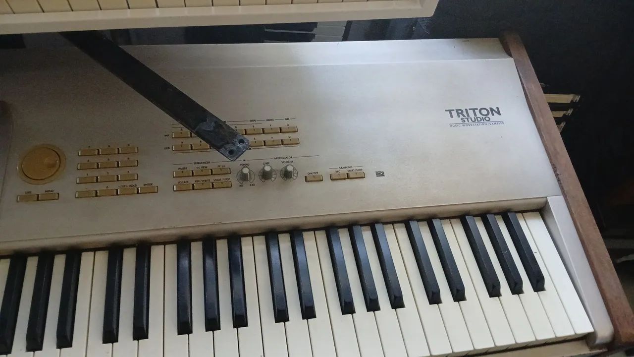 Teclado synth Triton studio88  - Foto 3