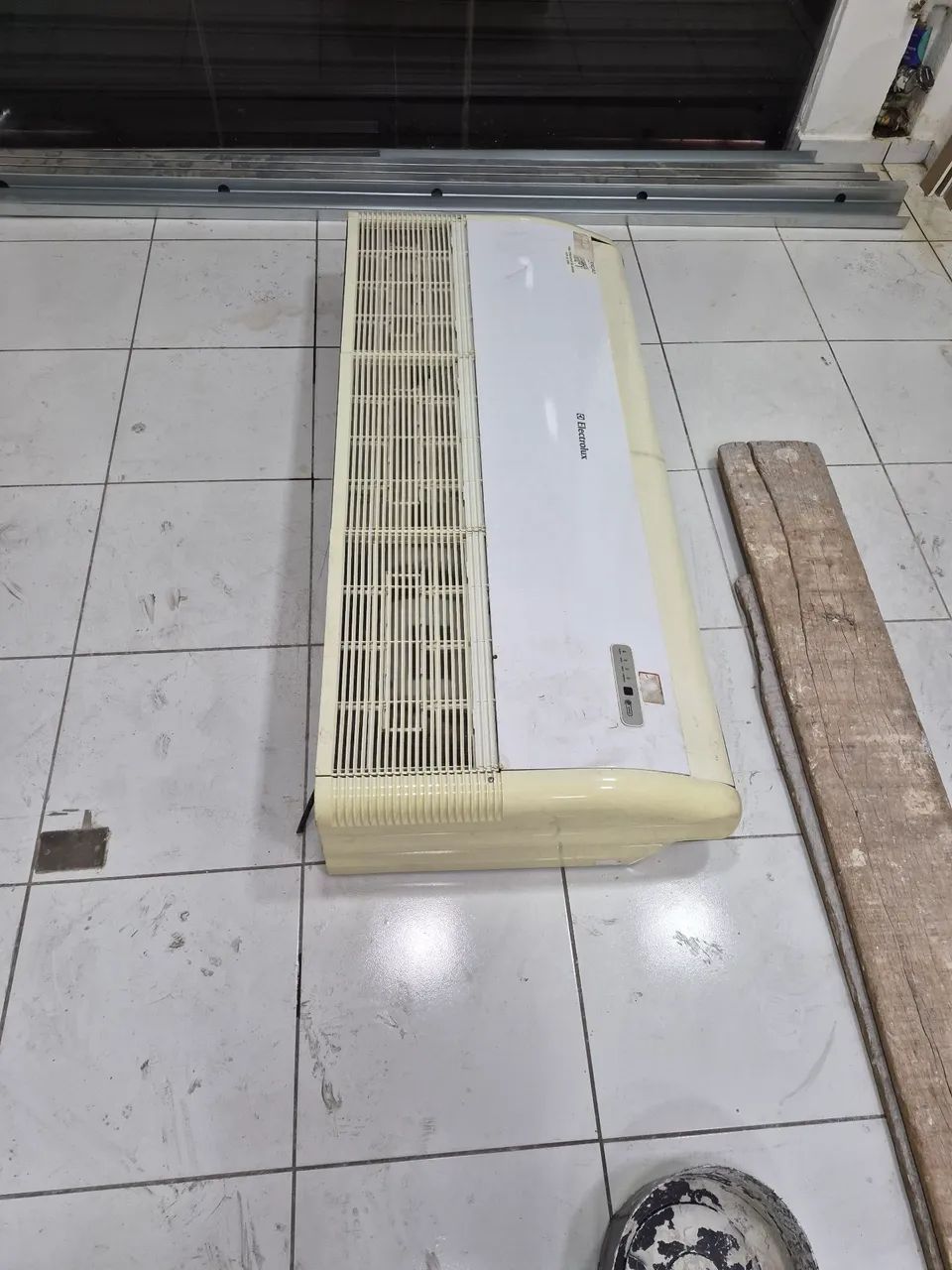 Split 58.000 electrolux precisando de manutenção. 