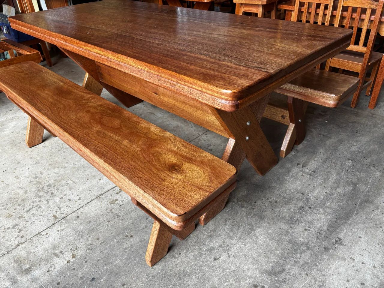 Mesa com 2.20mts com 2 bancos  - Foto 5