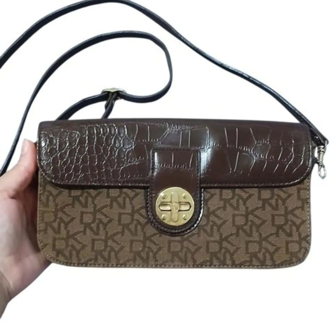Bolsa dkny tiracolo marrom - Foto 4