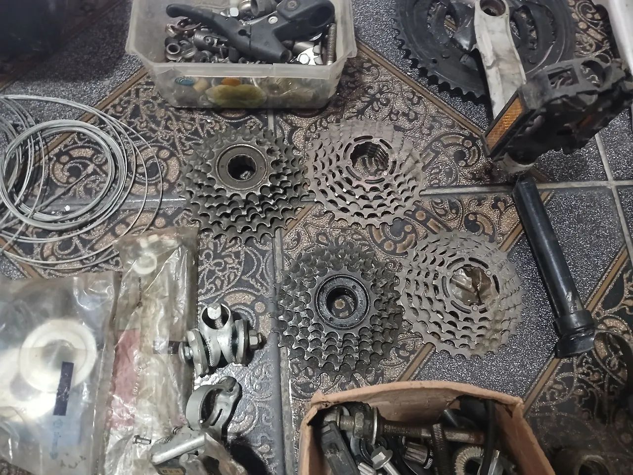Variedade de peças para bicicleta. - Foto 4