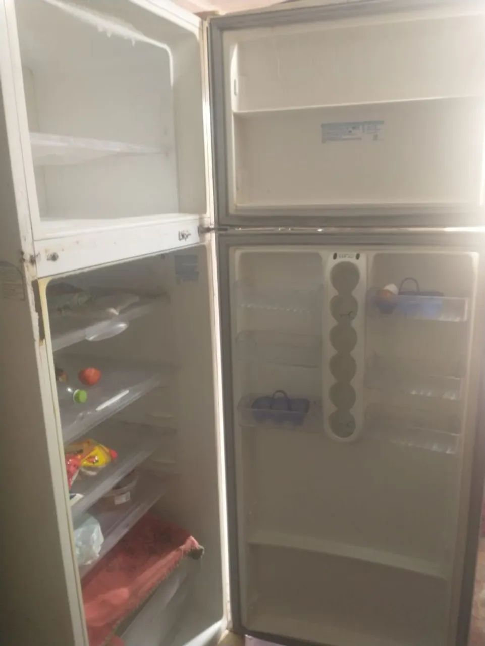 Vende se uma geladeira valor 650