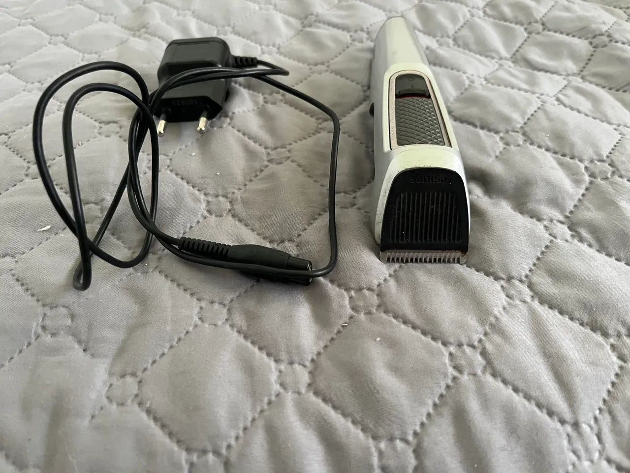 Aparador de Barba e Cabelo Philips Sem Fio + Carregador Original - Foto 2