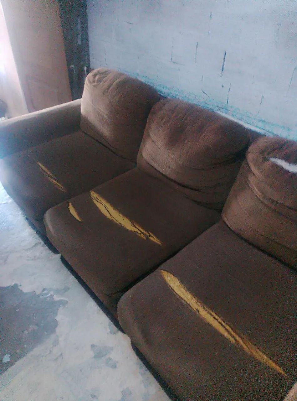 Sofá no estado precisando de reparos  - Foto 2
