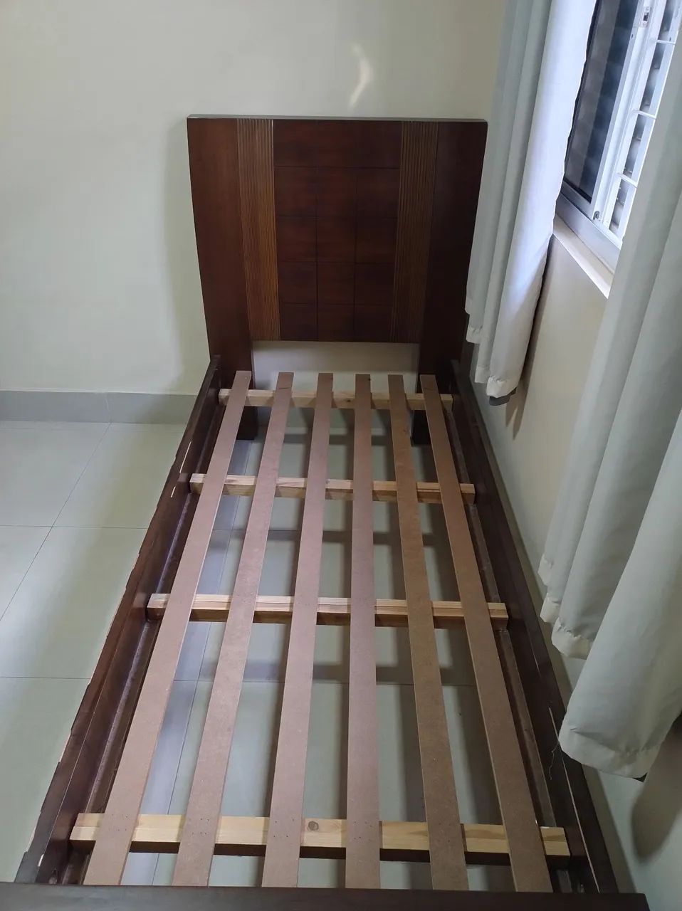 Cama de solteiro de madeira muito bonita  - Foto 4